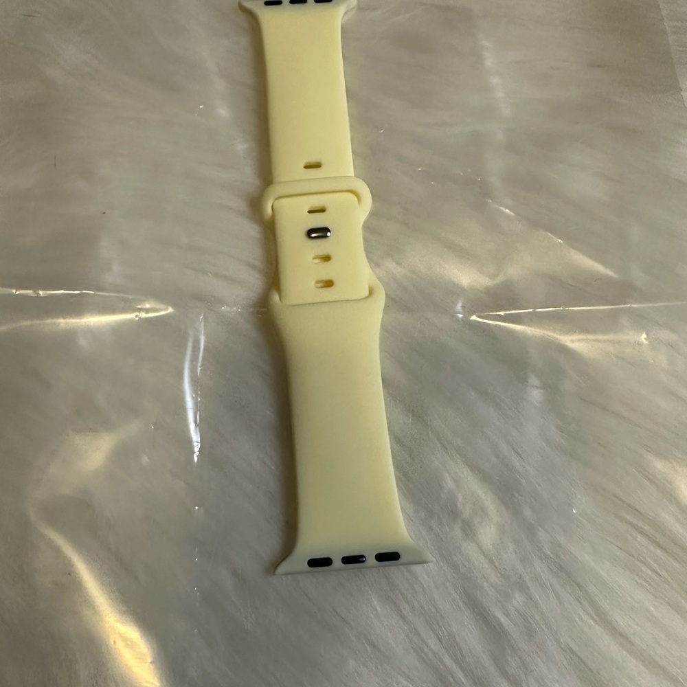 🩷5/$10 Cream iWatch Band 44mm